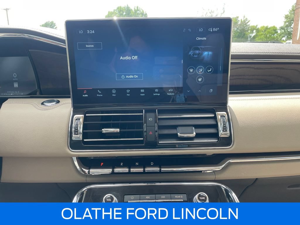 Certified 2024 Lincoln Navigator L Reserve AWD/4WD image 10