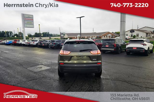 Used 2021 Jeep Cherokee Latitude w/ Mopar Interior Package AWD/4WD image 28