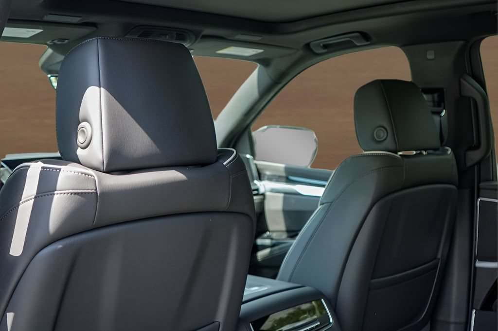 New 2026 Cadillac Escalade ESV Sport w/ Touring Package AWD/4WD image 19