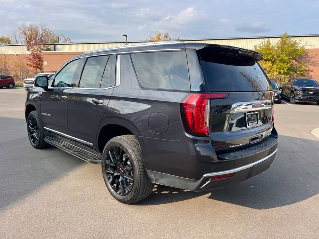 Used 2024 GMC Yukon SLT w/ SLT Luxury Package AWD/4WD image 7
