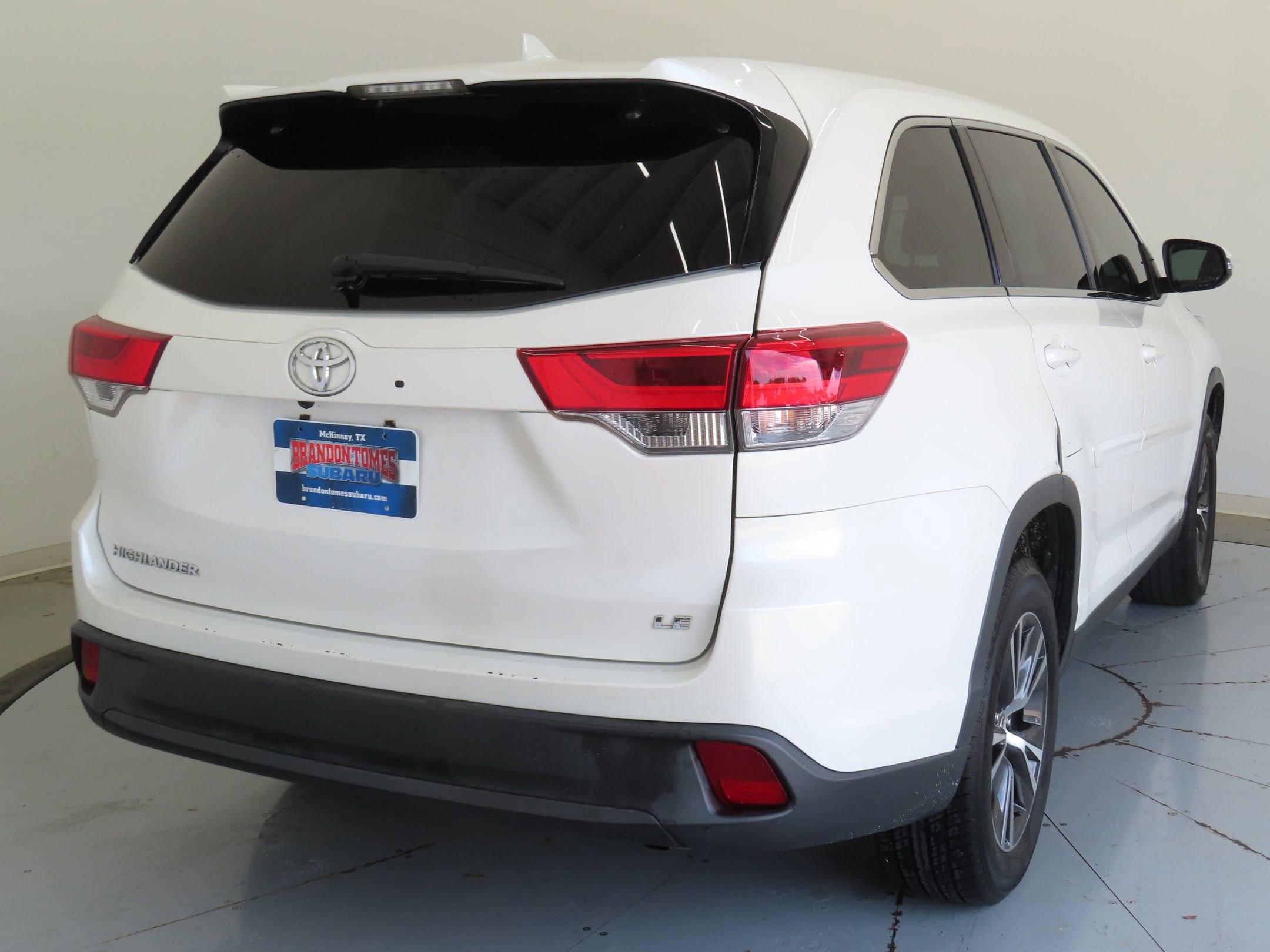 Used 2019 Toyota Highlander Plus FWD image 3