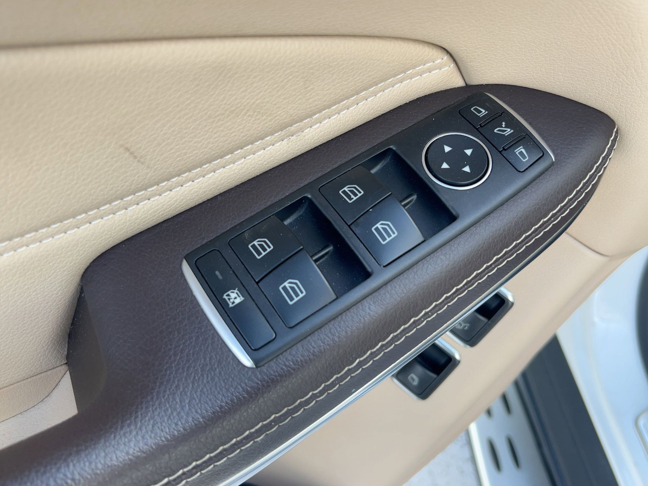 Used 2019 Mercedes-Benz GLS 550 4MATIC w/ Driver Assistance Package image 21