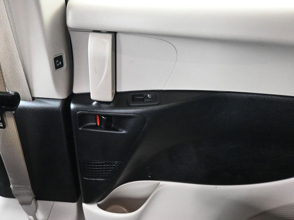 Used 2023 Chrysler Voyager LX image 36