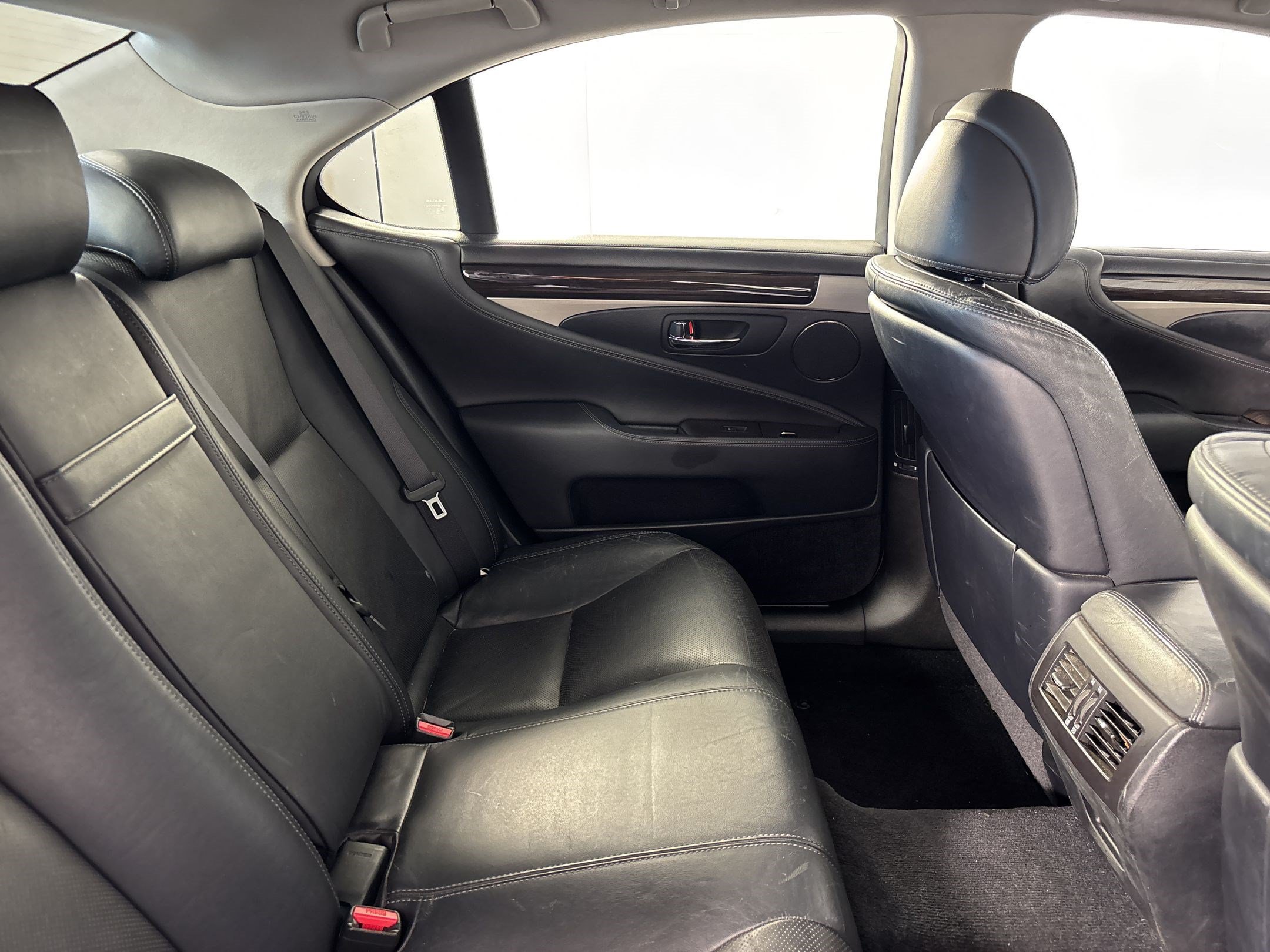 Used 2013 Lexus LS 460 AWD w/ Comfort Pkg image 29