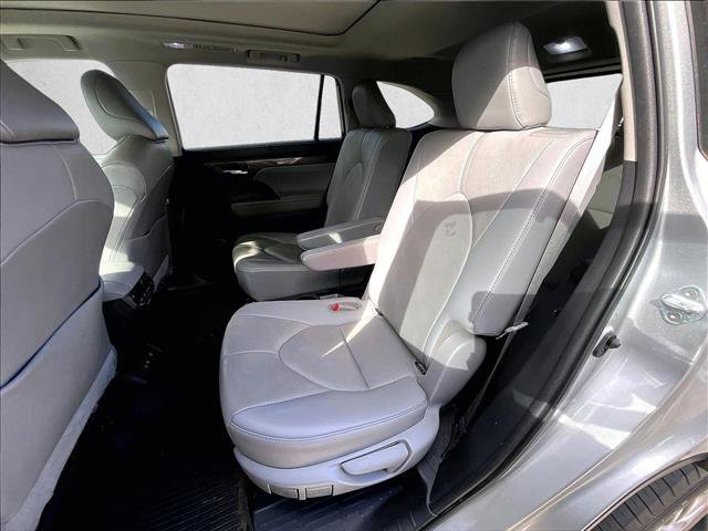 Used 2021 Toyota Highlander Platinum image 28