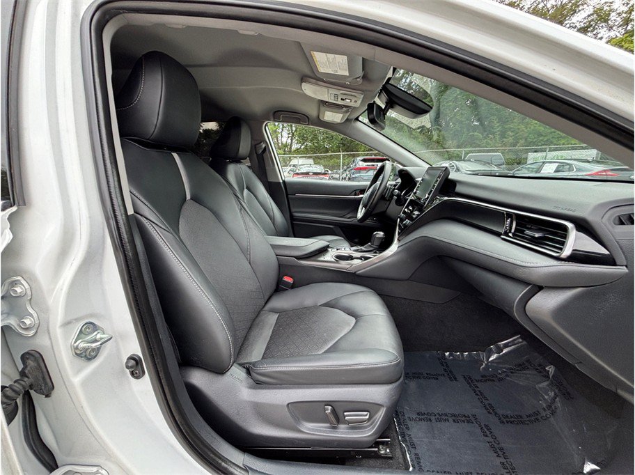 Used 2022 Toyota Camry XSE w/ Cold Weather Package FWD image 38