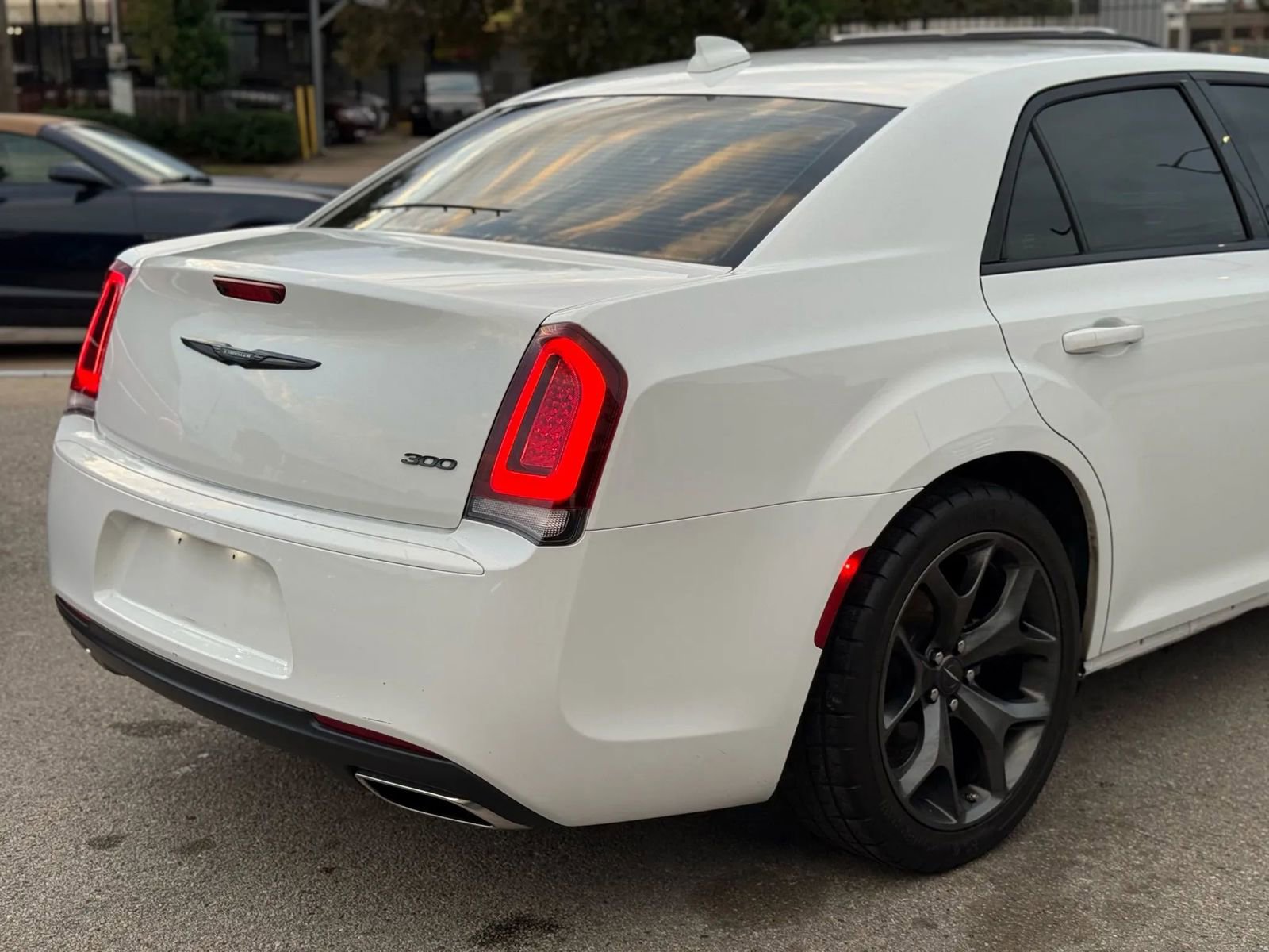 Used 2022 Chrysler 300 Touring w/ Sport Appearance Package RWD image 26