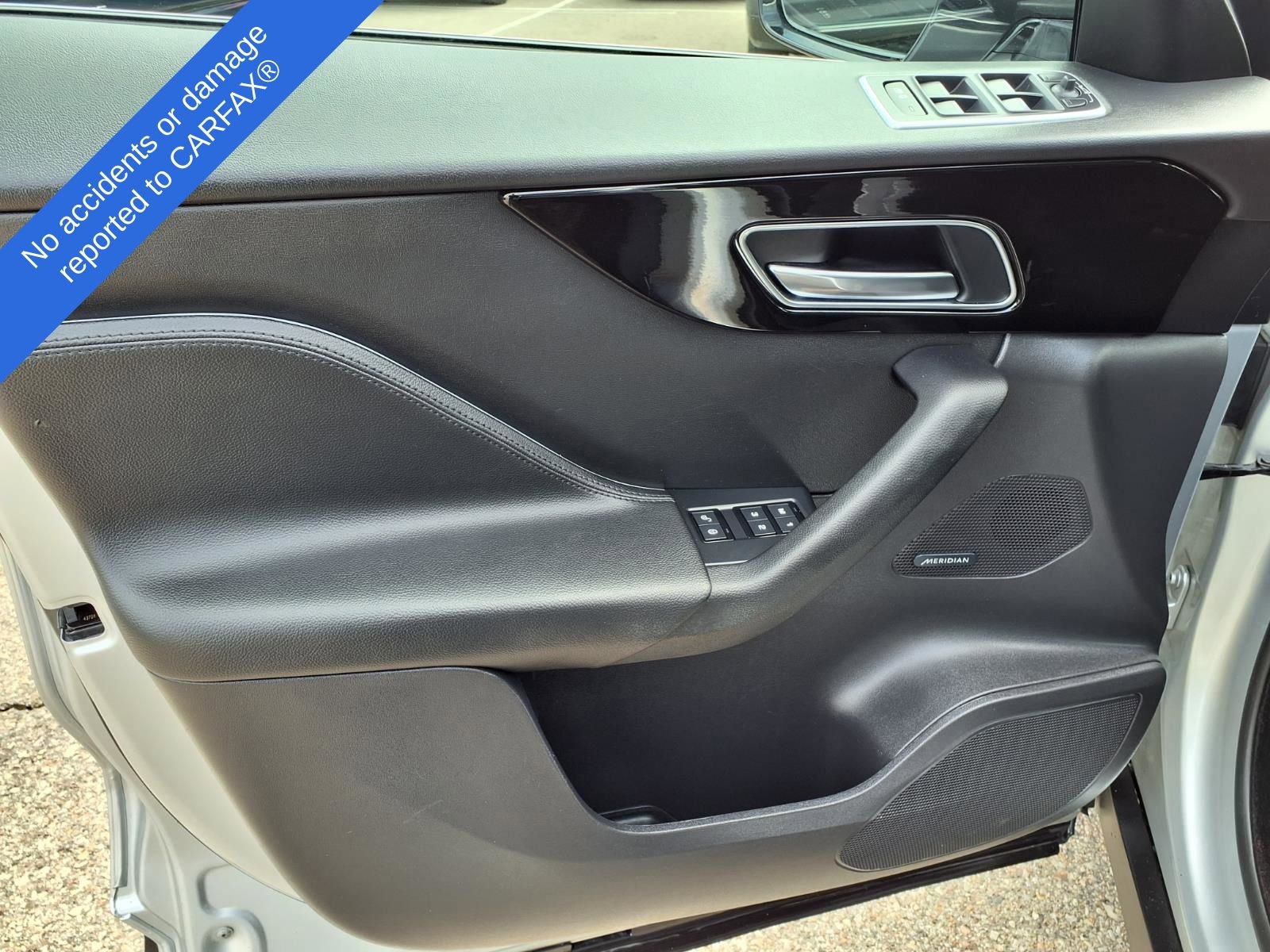 Used 2019 Jaguar F-PACE Premium image 17