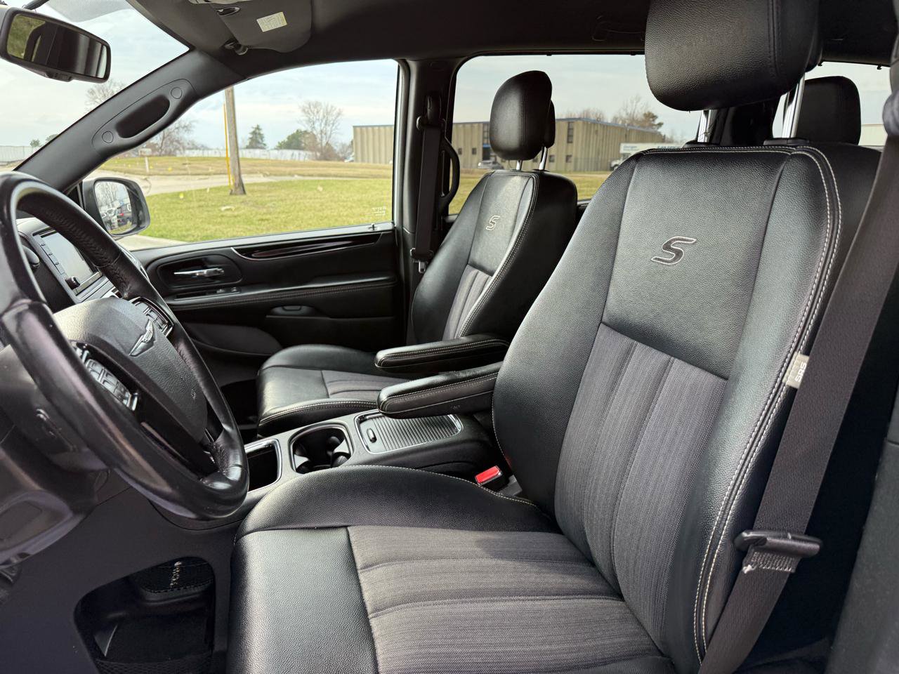 Used 2014 Chrysler Town & Country S FWD image 15