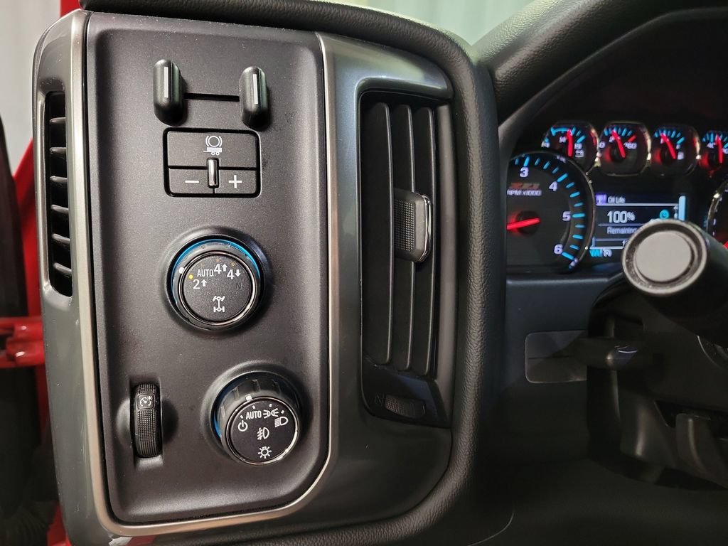 Used 2018 Chevrolet Silverado 1500 LT w/ All Star Edition AWD/4WD image 30