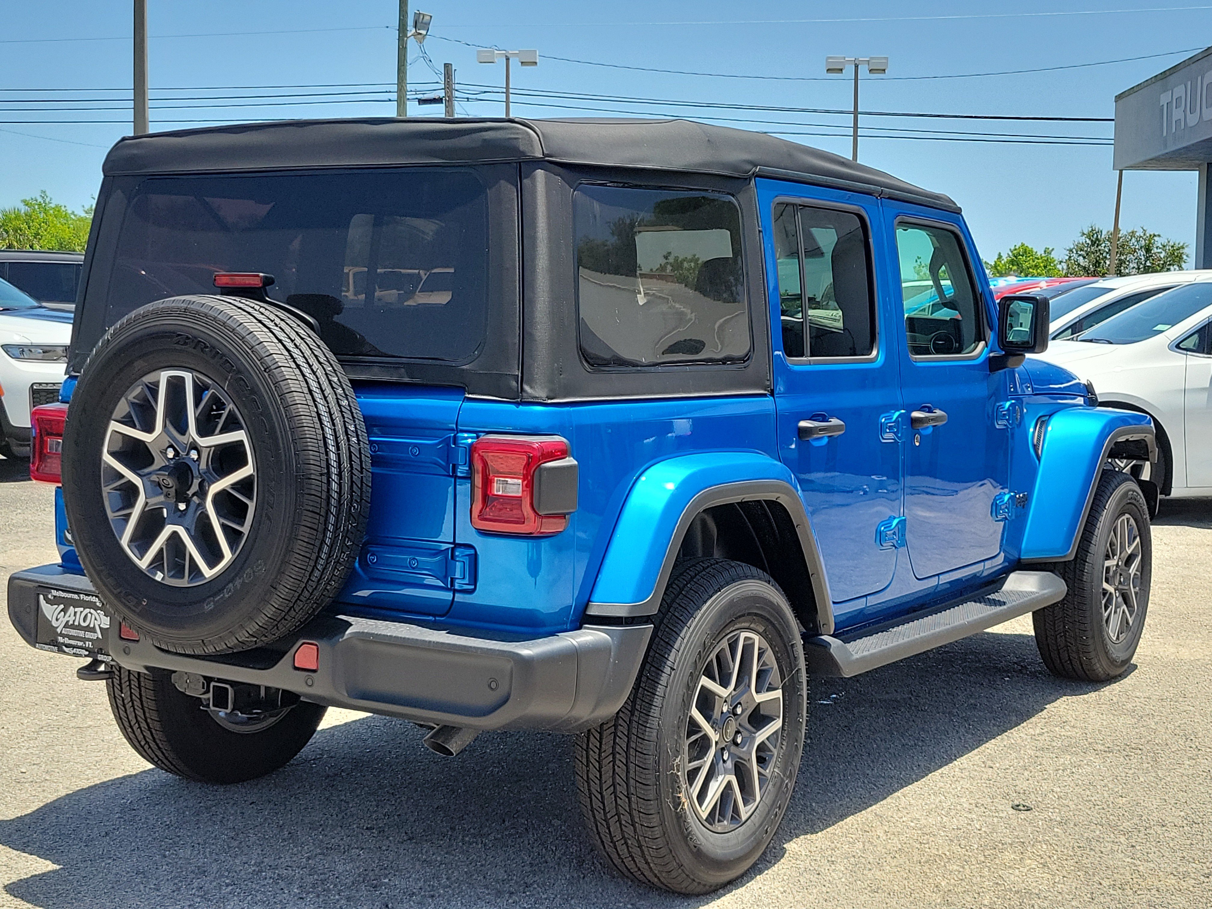 New 2026 Jeep Wrangler Unlimited Sahara AWD/4WD image 4