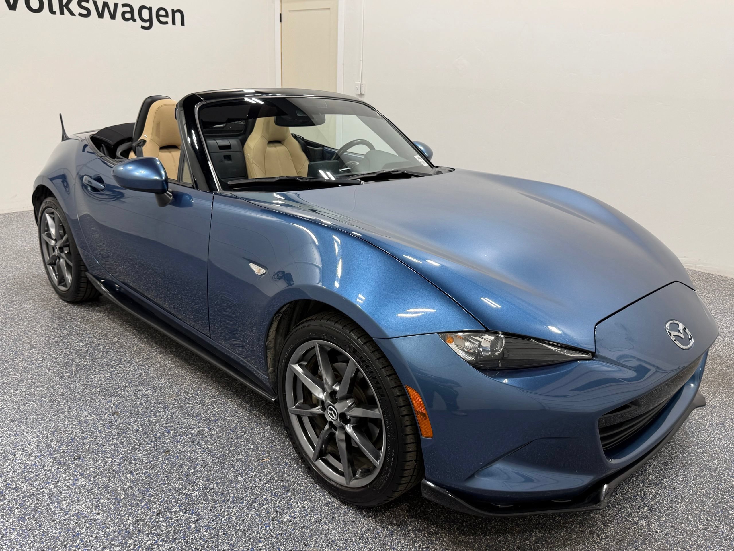 Used 2020 MAZDA MX-5 Miata Grand Touring w/ Appearance Package RWD image 40