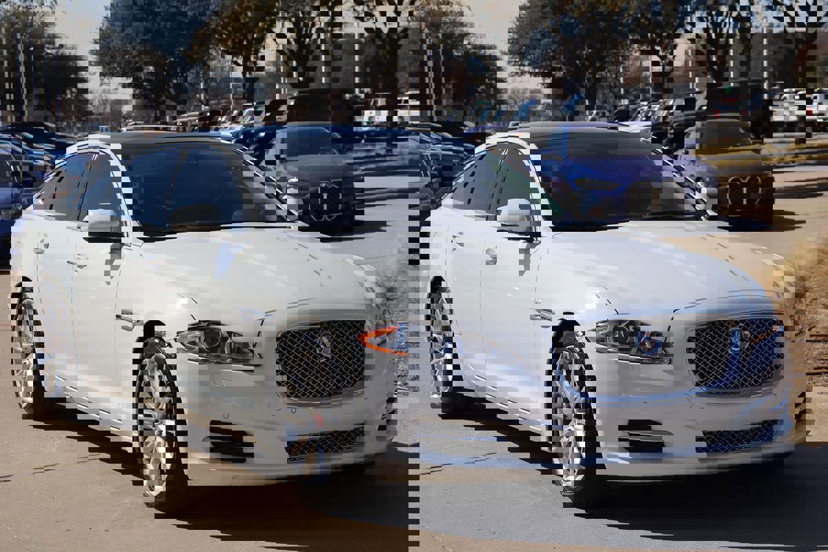 Used 2014 Jaguar XJ image 3