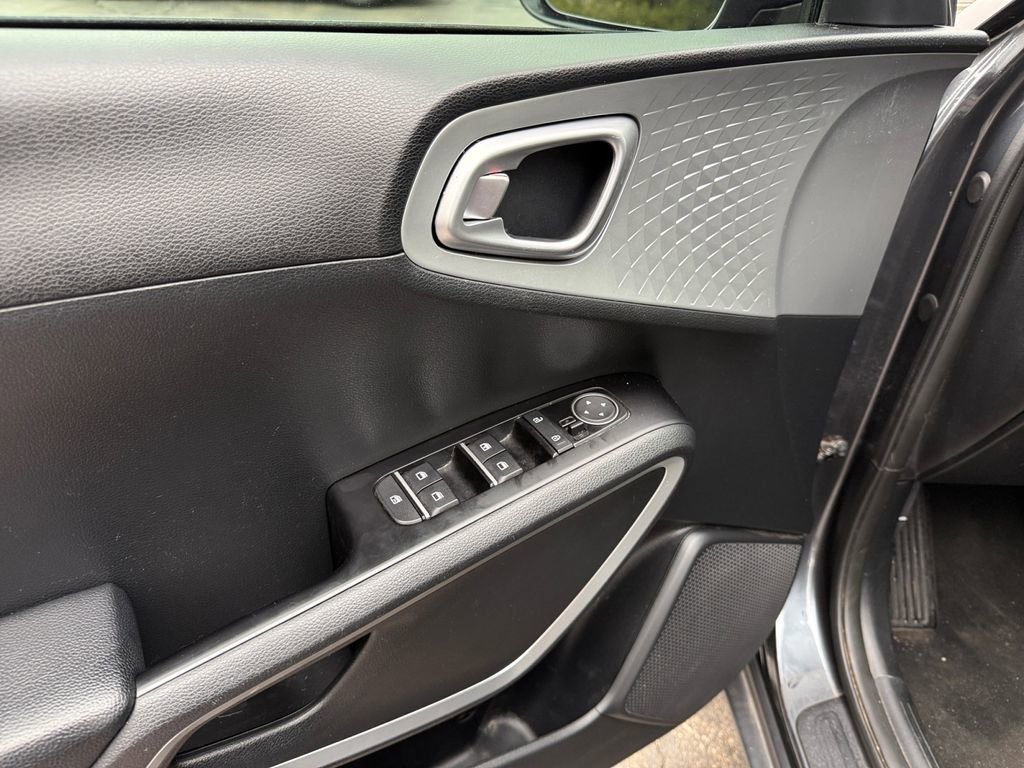 Used 2021 Kia Soul LX FWD image 21