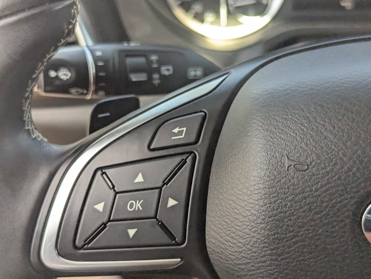 Certified 2019 INFINITI QX30 w/ Cargo Package image 31