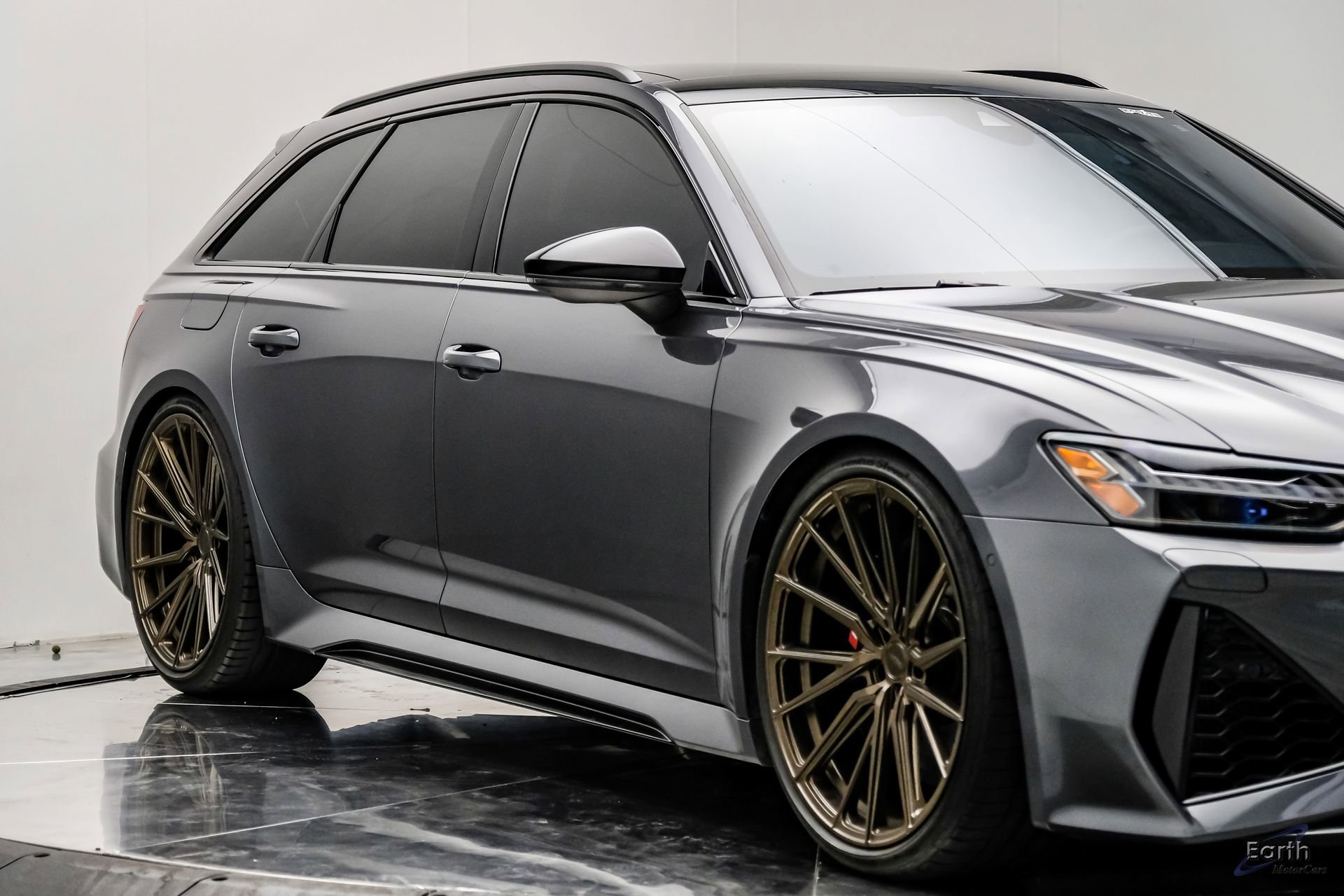 Used 2023 Audi RS 6 w/ Black Optic Package AWD/4WD image 22