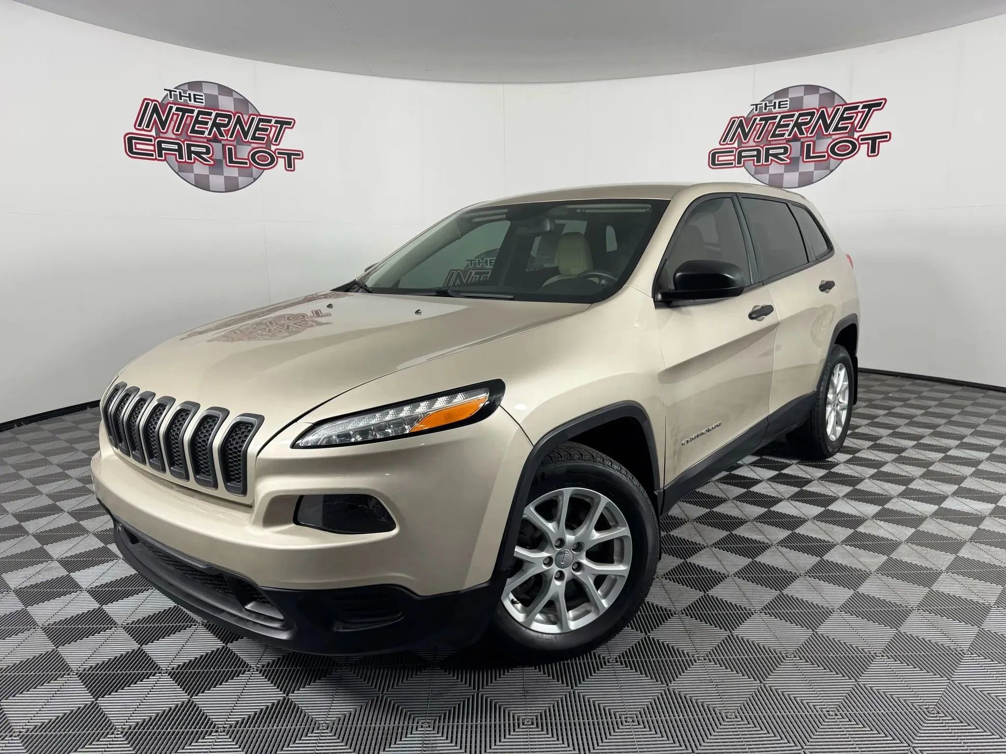 Used 2015 Jeep Cherokee Sport image 1