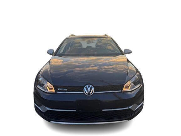 Used 2017 Volkswagen Golf Alltrack SE image 1
