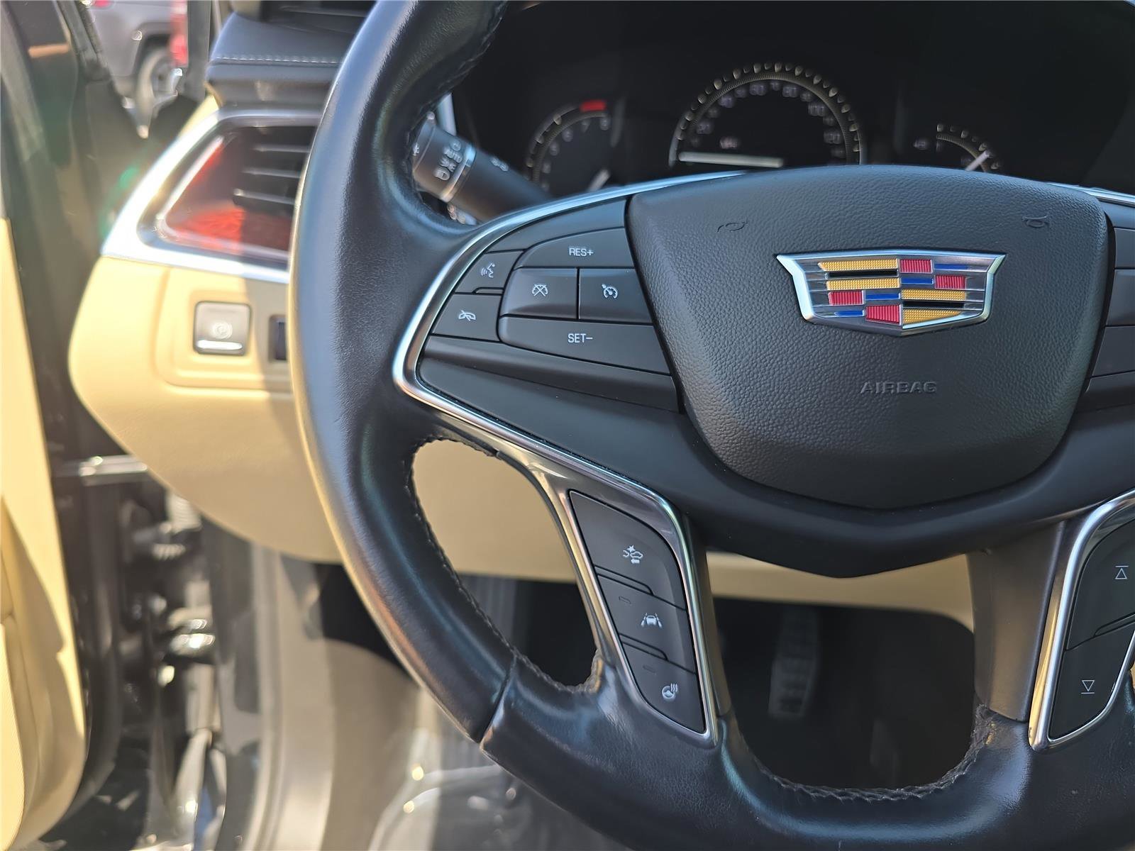 Used 2019 Cadillac XT5 Luxury image 34