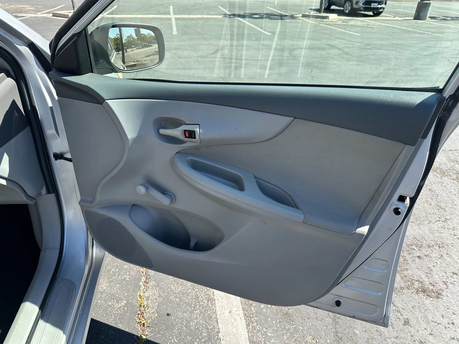 Used 2010 Toyota Corolla Sedan 4D image 13