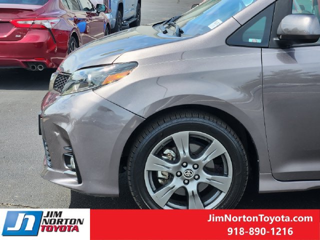 Used 2020 Toyota Sienna SE w/ SE Preferred Package FWD image 9