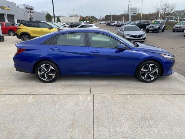 Used 2023 Hyundai Elantra SEL w/ Convenience Package FWD image 2
