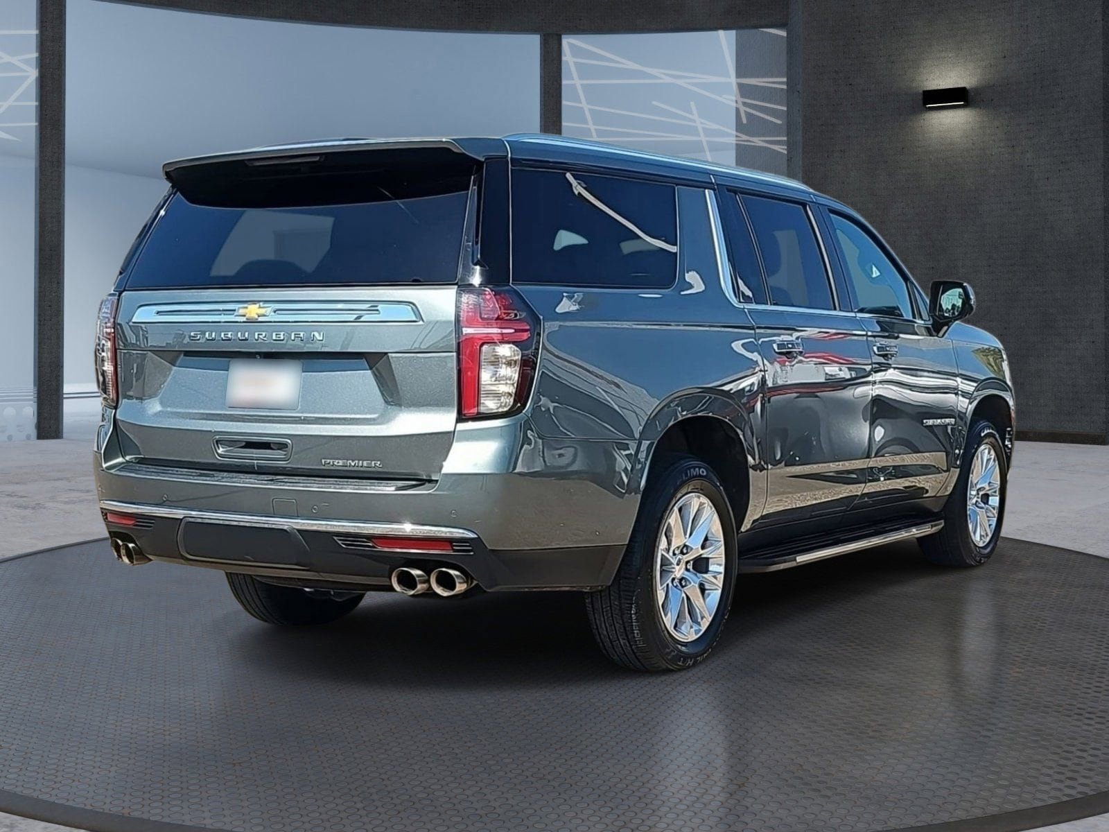 Used 2023 Chevrolet Suburban Premier image 6