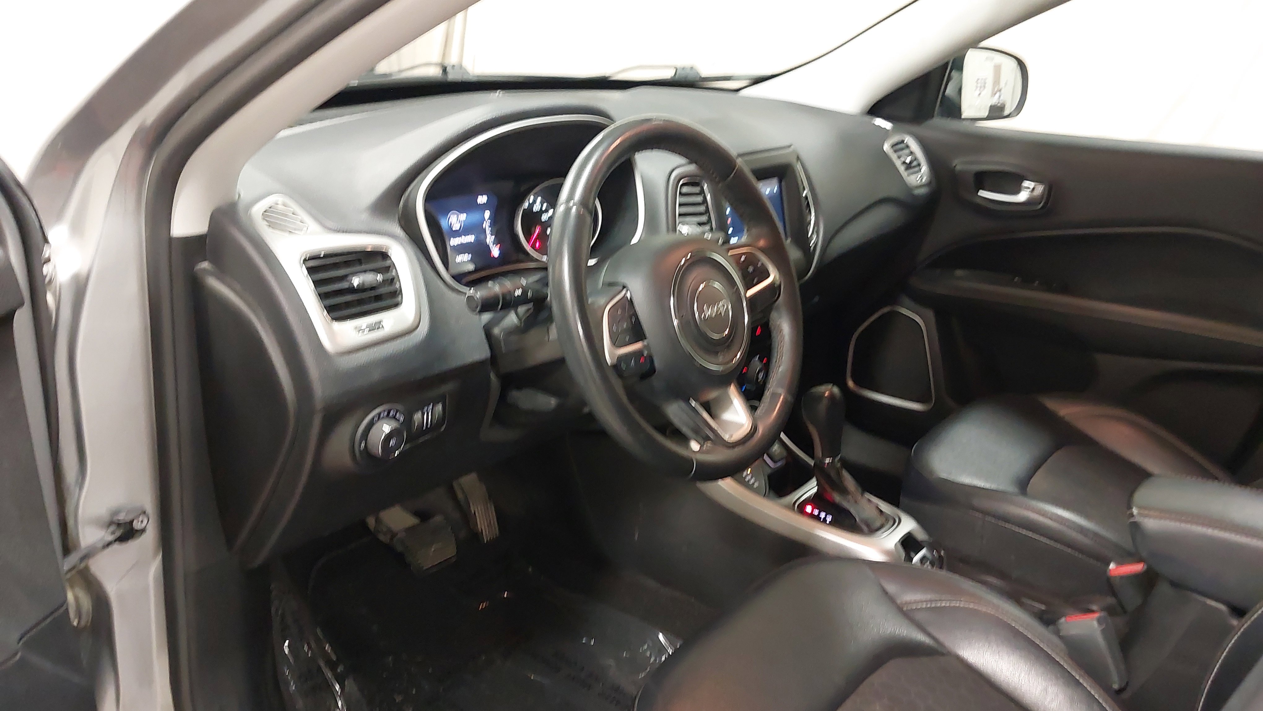 Used 2017 Jeep Compass Latitude w/ Popular Equipment Group image 17