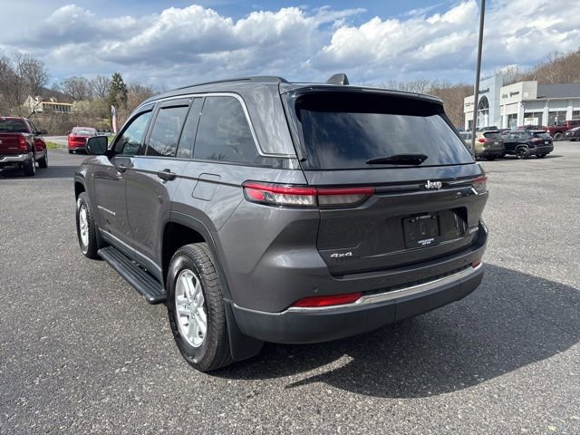 Used 2025 Jeep Grand Cherokee Laredo w/ Luxury Tech Group I image 3