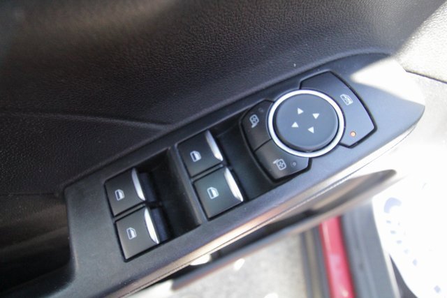 Used 2022 Ford Escape SE w/ SE Sport Appearance Package image 19