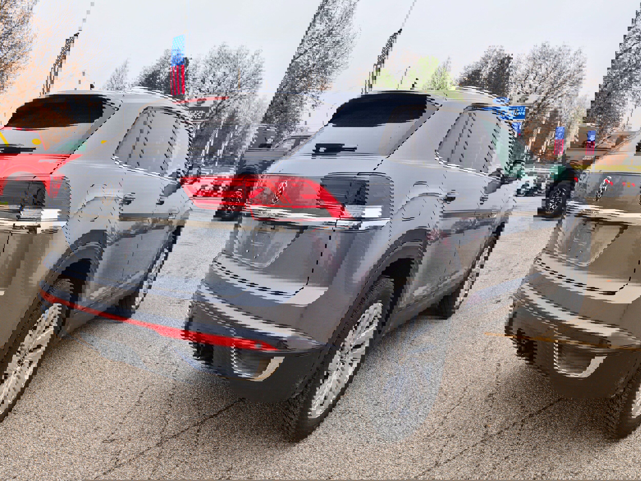 Used 2023 Volkswagen Atlas Cross Sport SE image 5