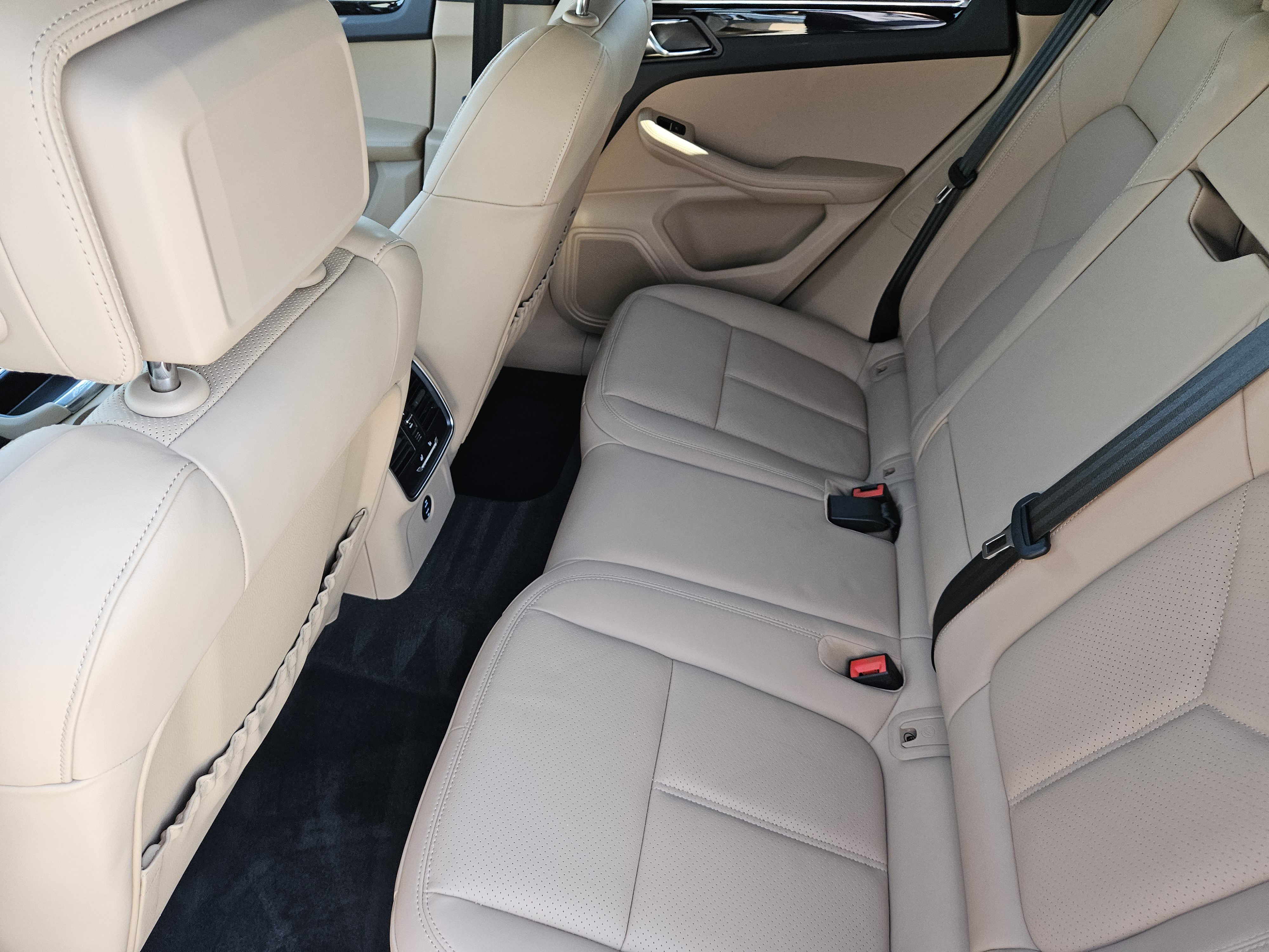 Certified 2025 Porsche Macan image 29