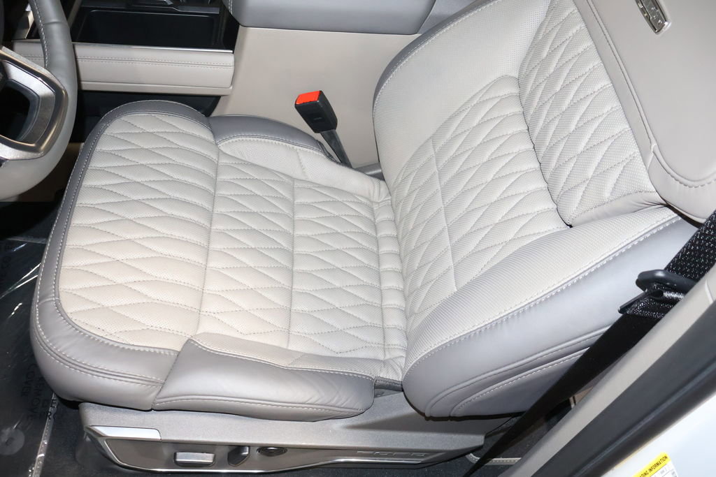 Used 2025 Ford F250 Platinum w/ Platinum Plus Package image 34