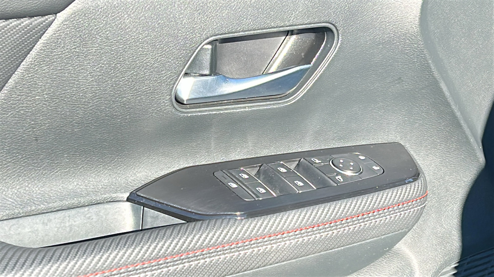 Certified 2025 Nissan Kicks SR image 16