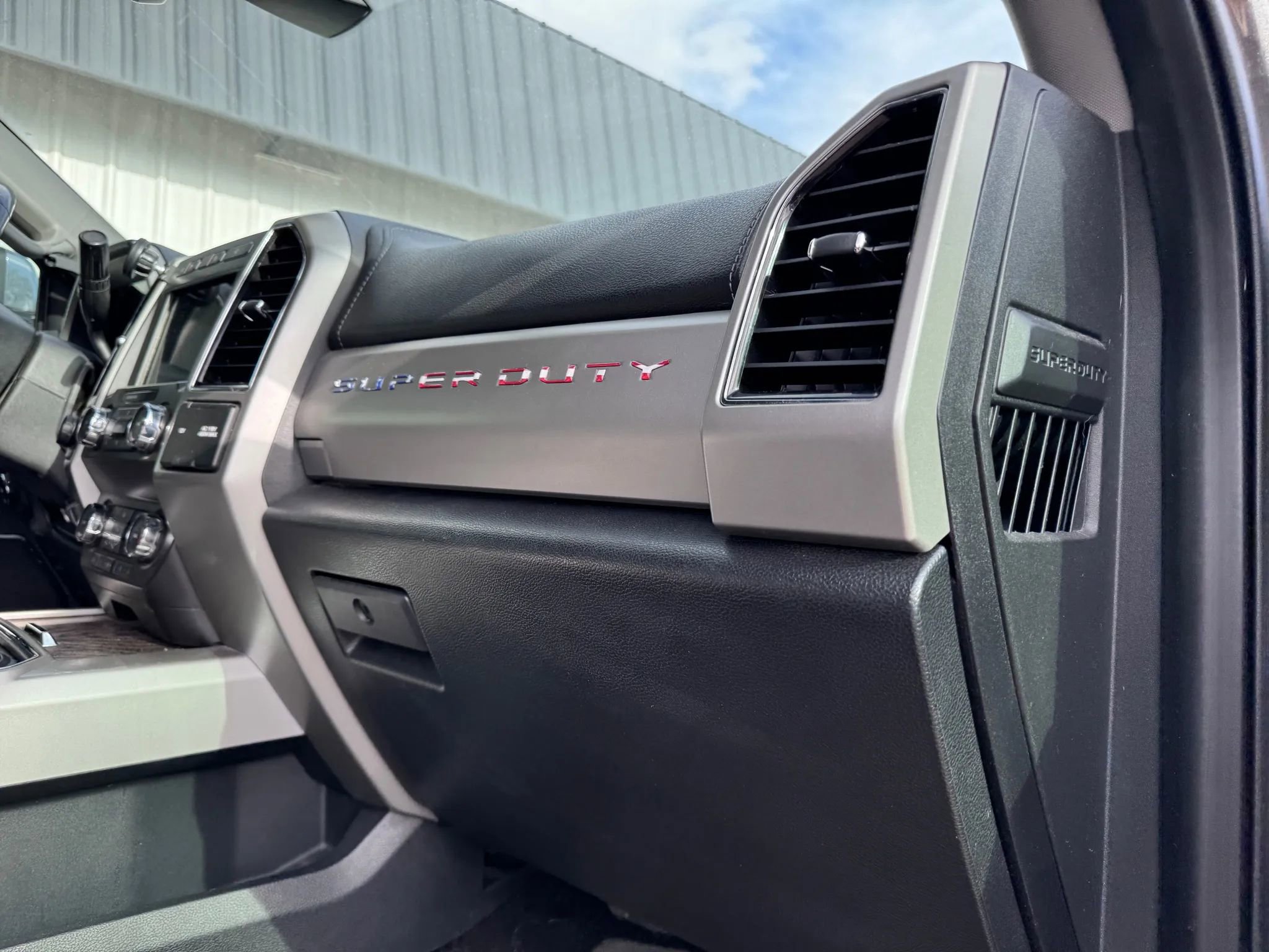 Used 2019 Ford F250 Lariat w/ Lariat Ultimate Package image 15