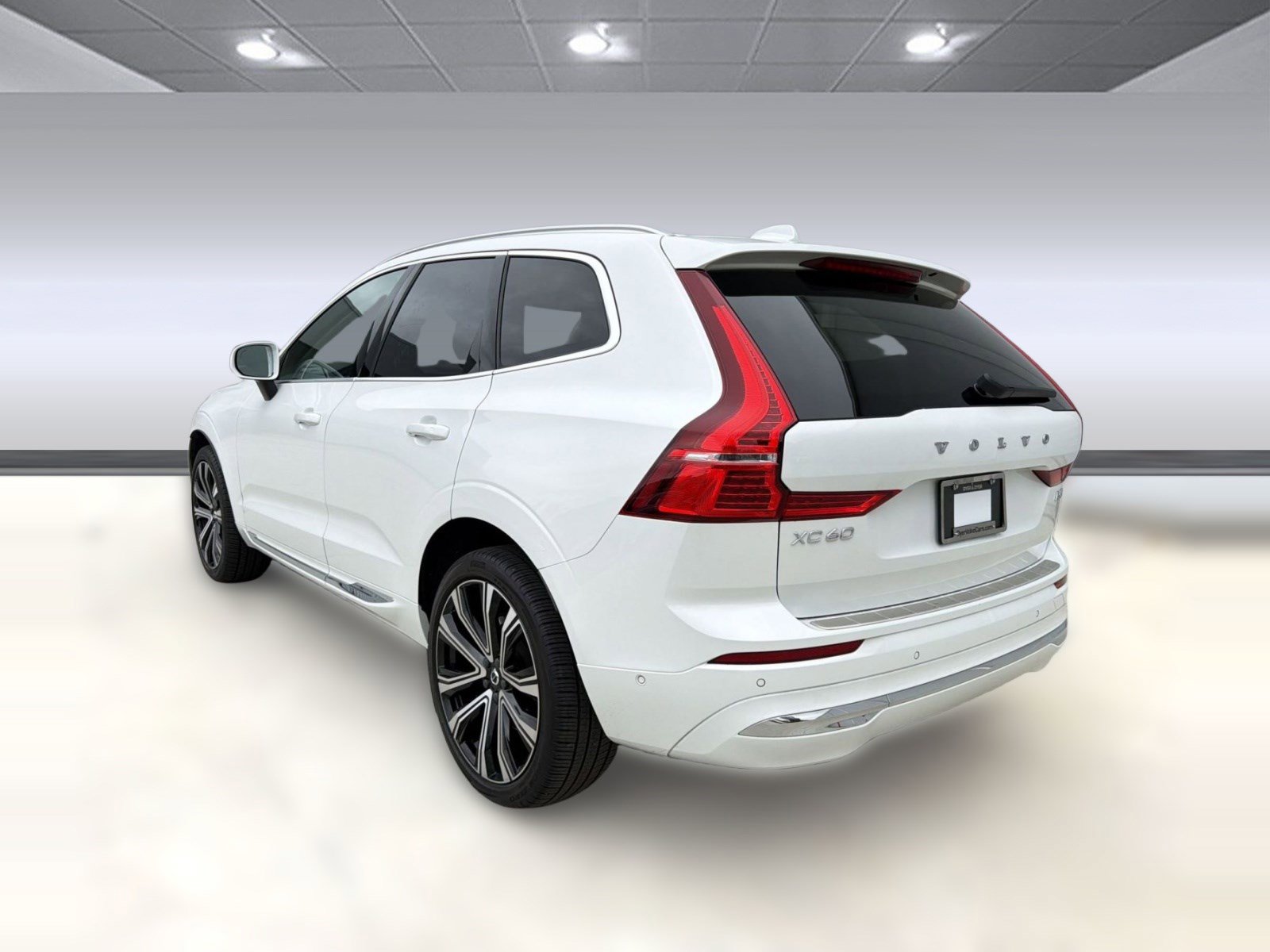 Certified 2023 Volvo XC60 B5 Ultimate w/ Climate Package image 3