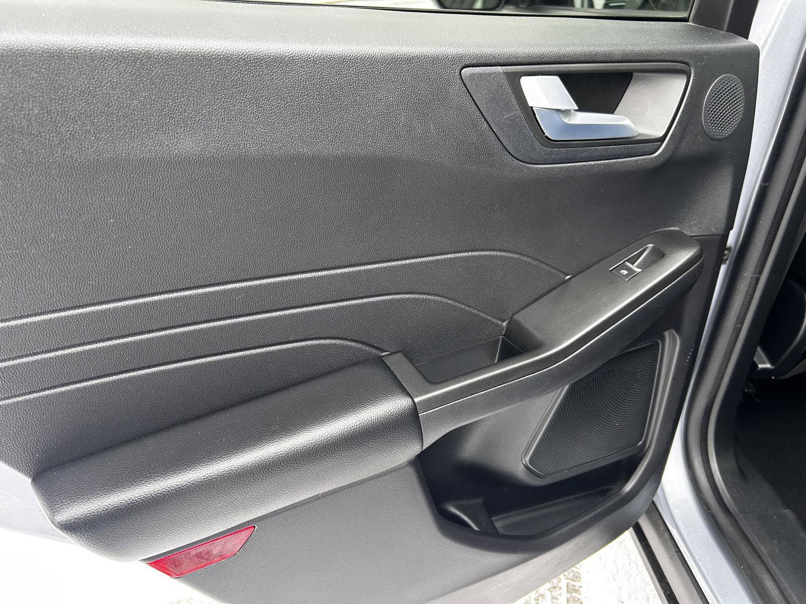 Used 2022 Ford Escape SEL w/ Technology Package image 13