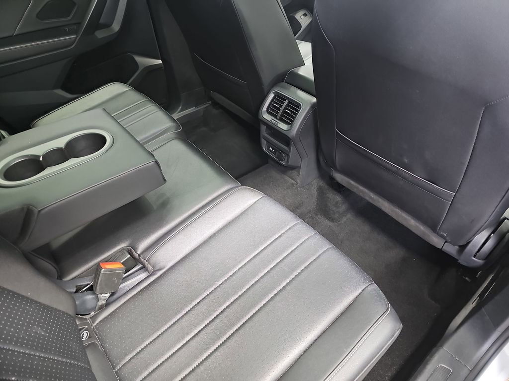 Used 2024 Volkswagen Tiguan SE image 11