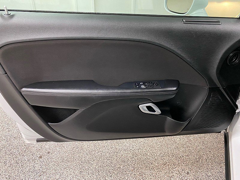 Used 2021 Dodge Challenger SXT image 9