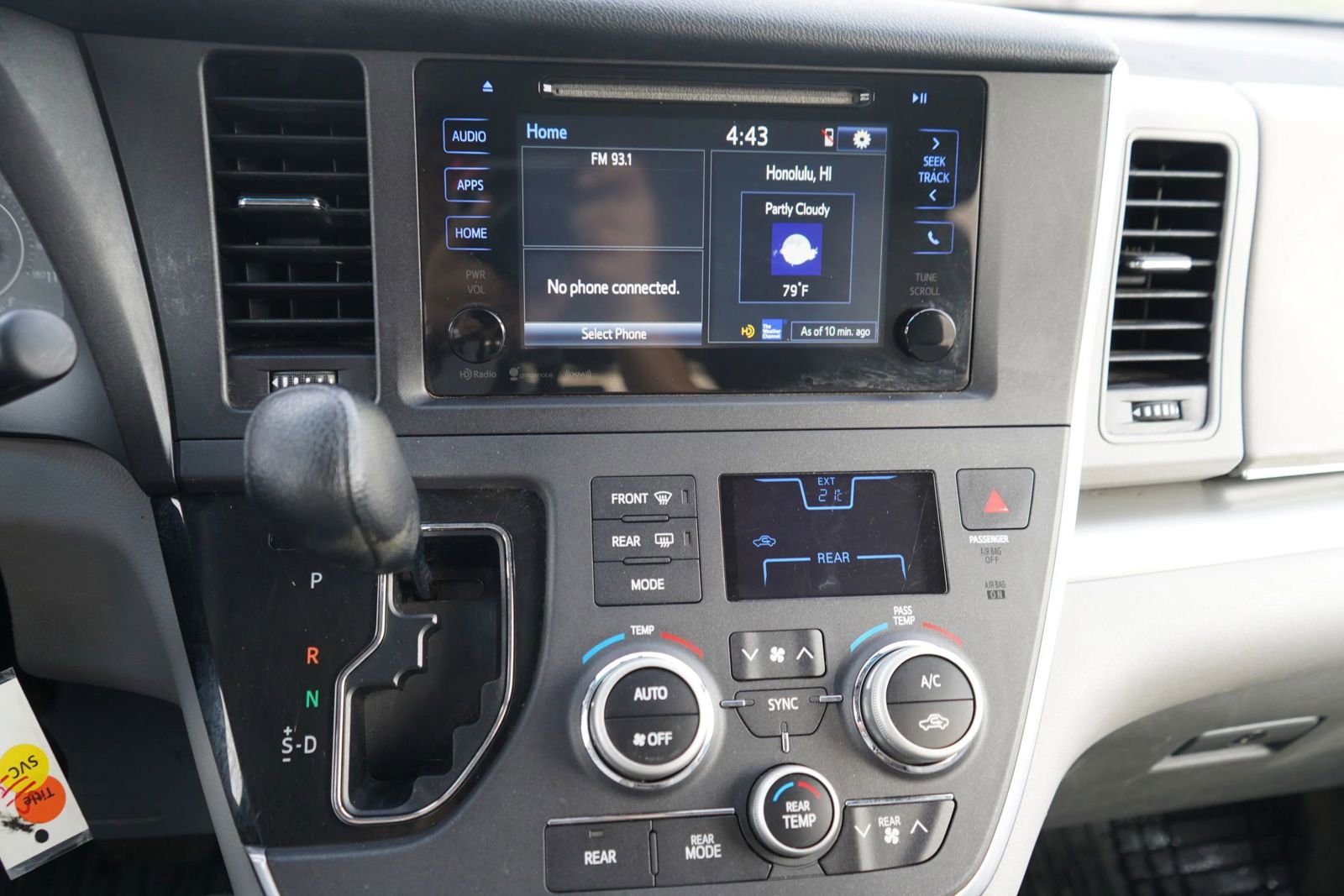 Used 2017 Toyota Sienna LE image 11