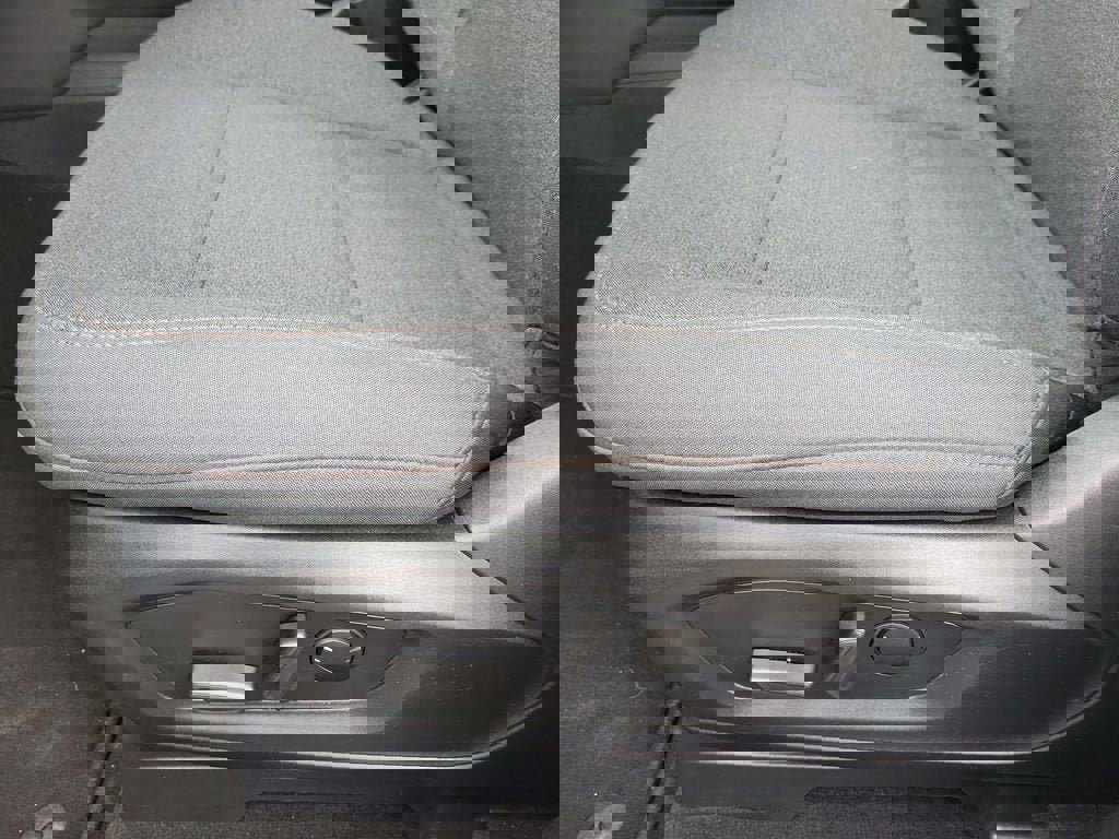 Used 2025 Ford Explorer Active image 21