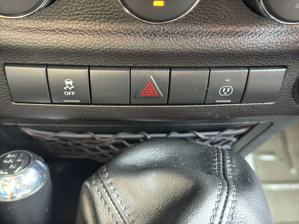Used 2017 Jeep Wrangler Rubicon w/ Power Convenience Group AWD/4WD image 22