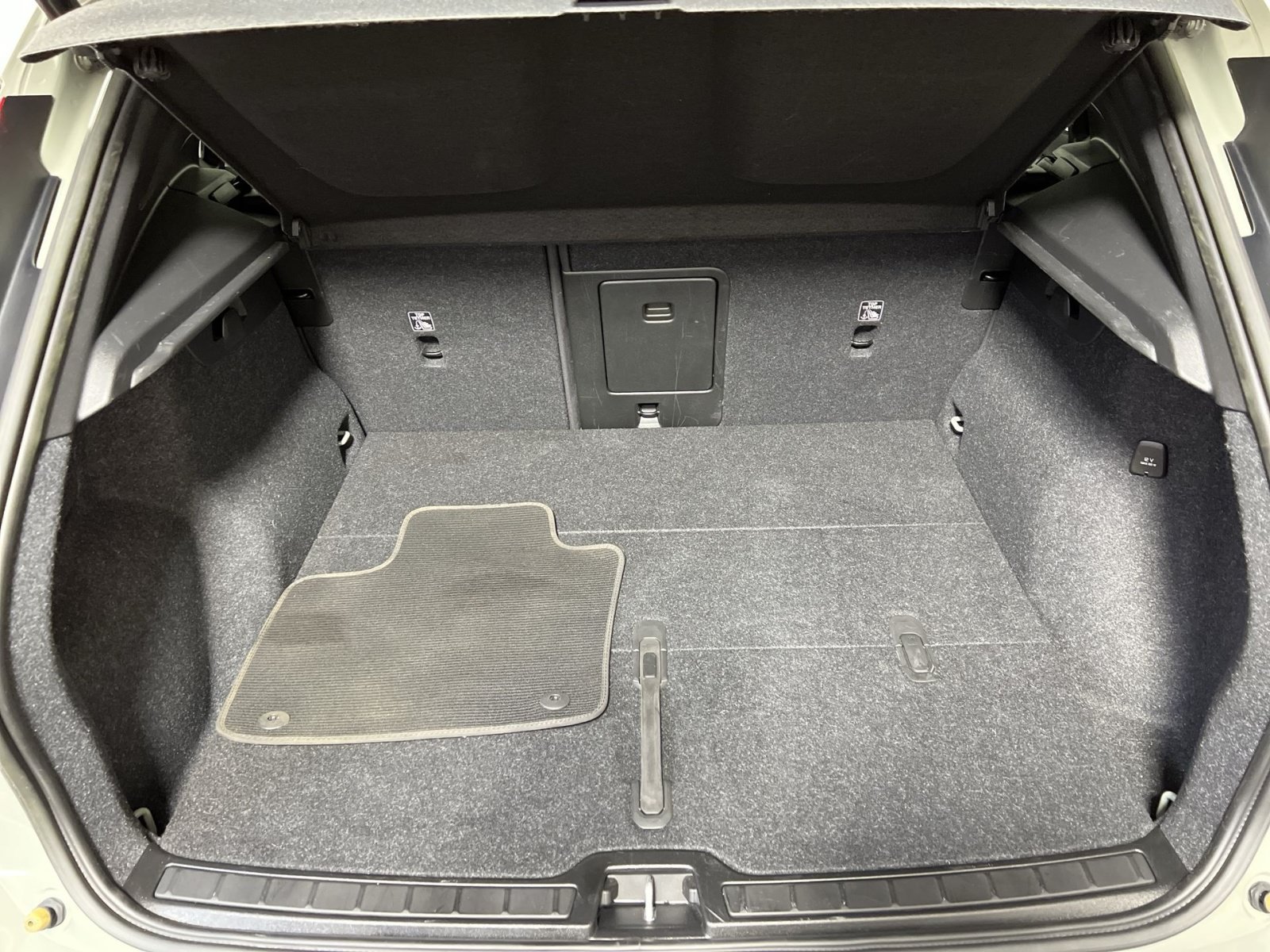 Used 2023 Volvo XC40 B4 Ultimate w/ Climate Package FWD image 26