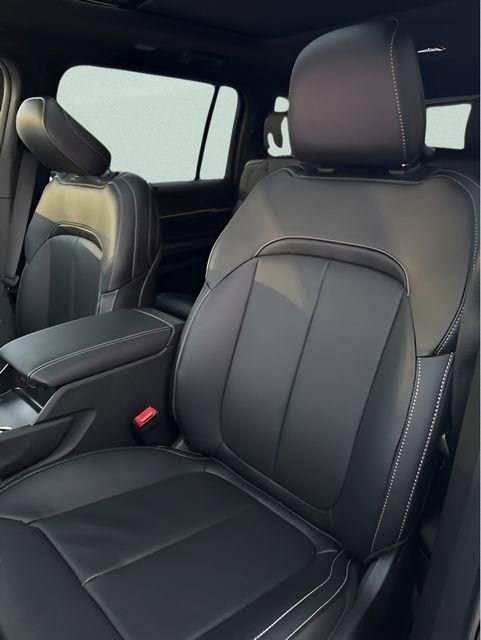 New 2025 Jeep Grand Cherokee L Limited w/ Luxury Tech Group II image 22