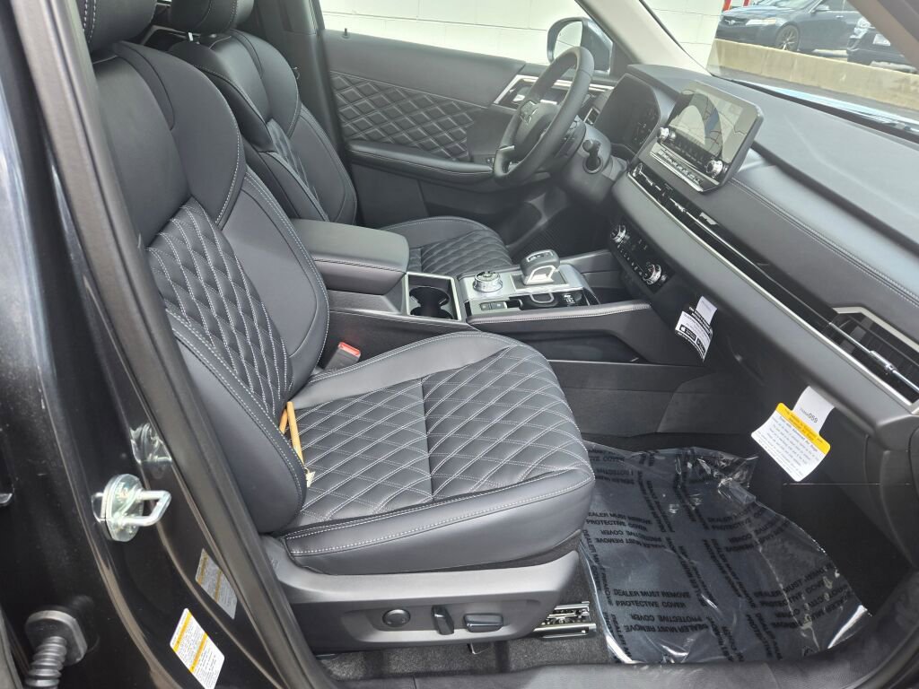 New 2025 Mitsubishi Outlander SEL image 4