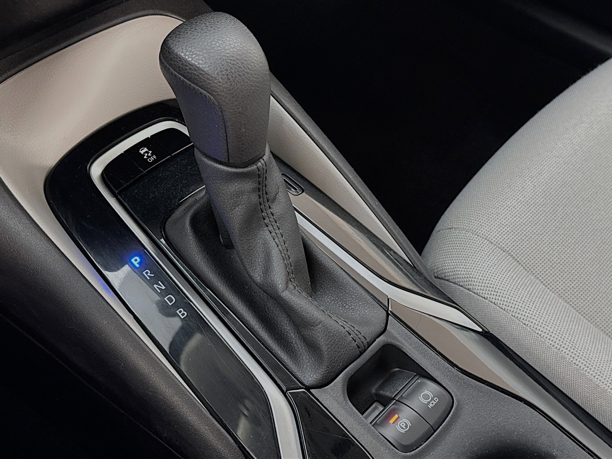 Used 2021 Toyota Corolla LE w/ LE Convenience Package image 16