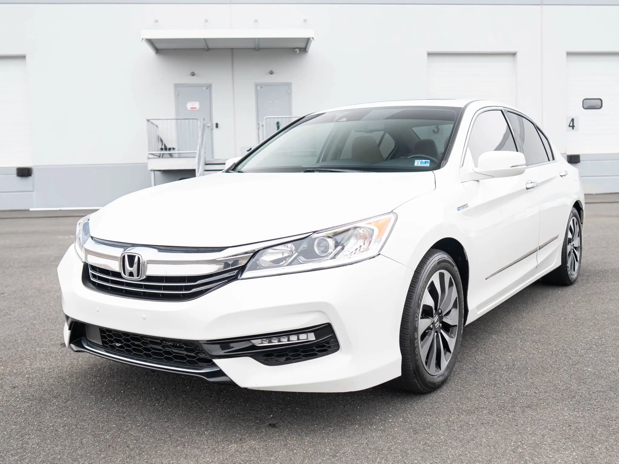 Used 2017 Honda Accord EX-L image 2
