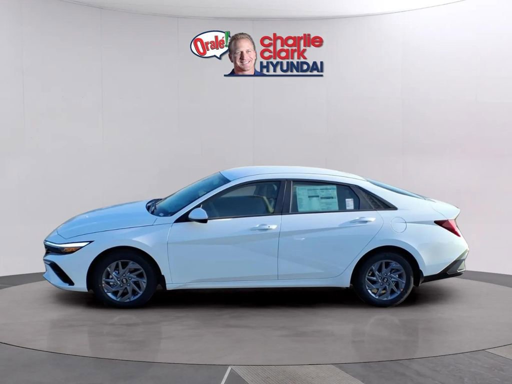 New 2026 Hyundai Elantra Blue image 2