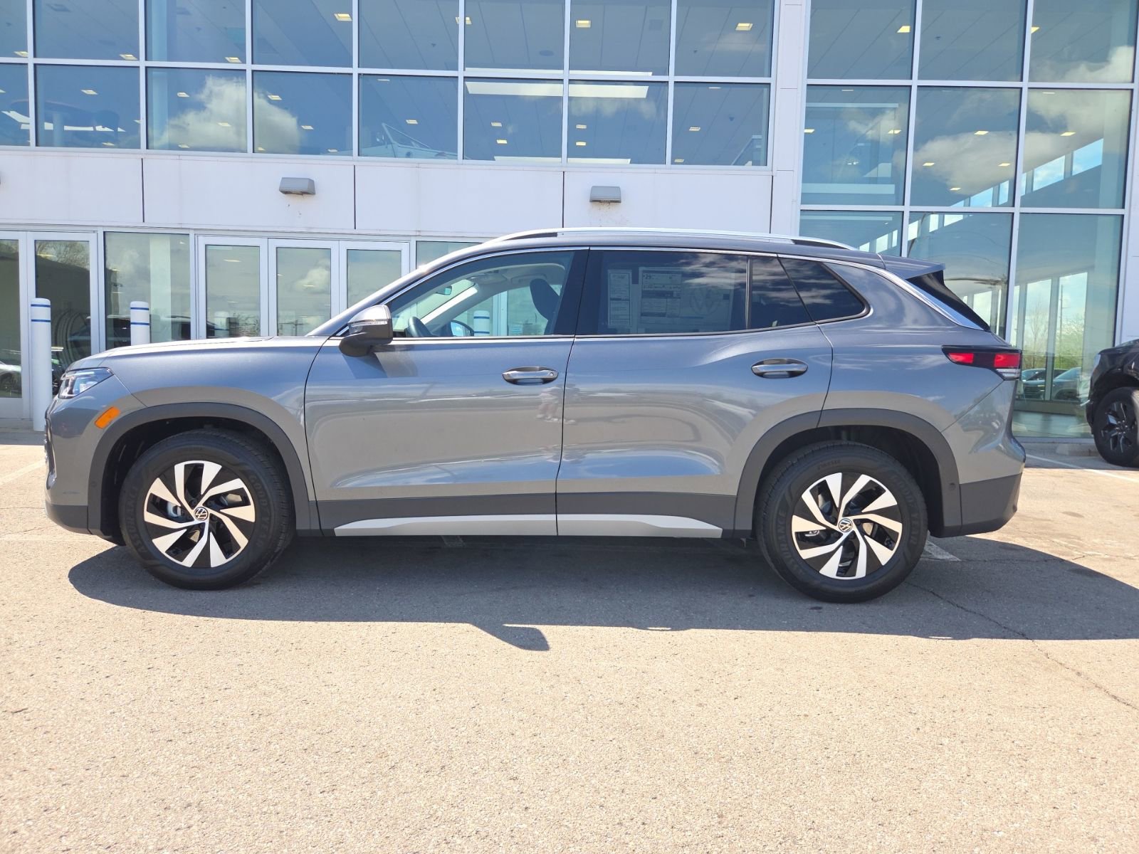 New 2026 Volkswagen Tiguan S FWD image 8