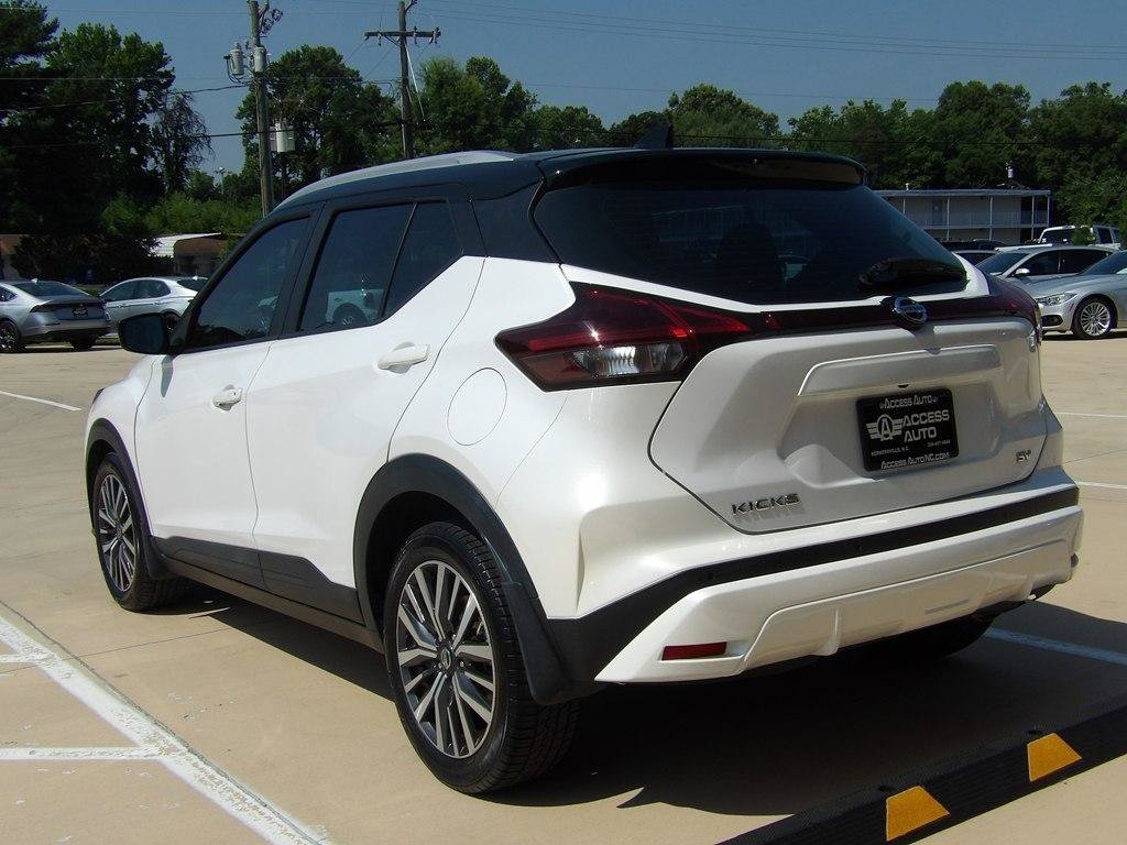 Used 2021 Nissan Kicks SV FWD image 3